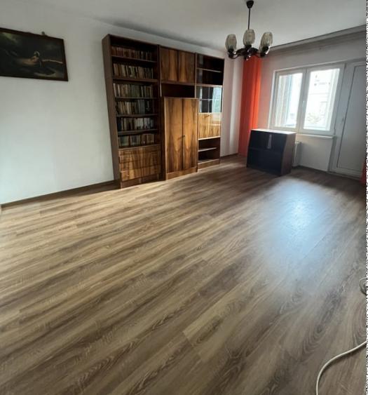 Apartament cu 3 camere decomandat în Mihai Bravu