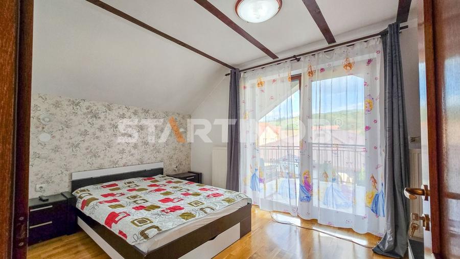 Casă individuală cu 6 camere cu Canalizare în Florilor