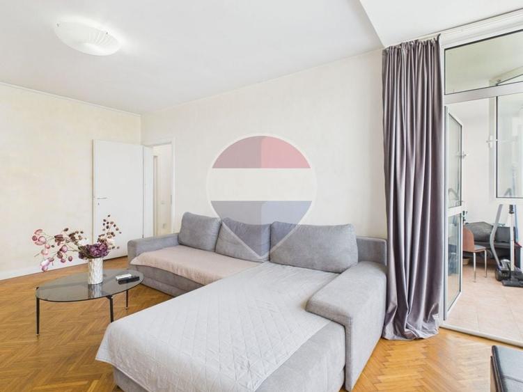 Apartament cu 3 camere semidecomandat, mobilat în Lacul Tei