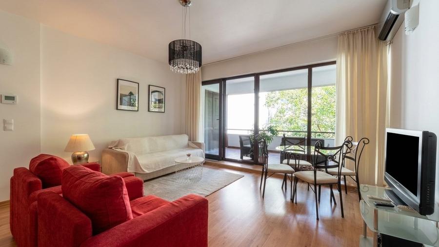 Apartament cu 2 camere semidecomandat, mobilat în Pajura