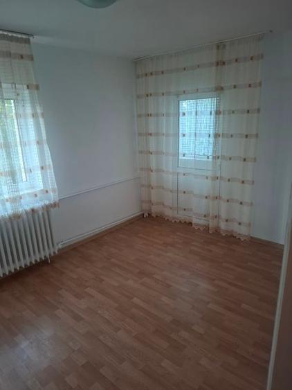 Garsonieră decomandată în Prundu