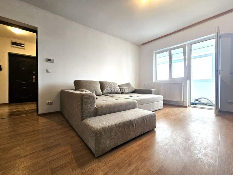 Apartament cu 2 camere semidecomandat, mobilat în Micro 9