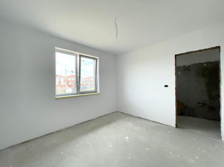 Duplex cu 4 camere cu Canalizare în Moșnița Veche