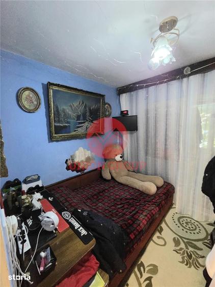 Apartament cu 3 camere decomandat în Est