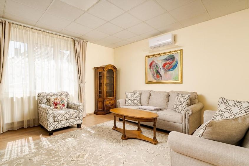 Casă individuală cu 5 camere cu Canalizare în Hipodrom 1