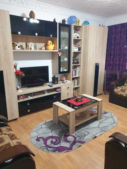 Apartament cu 2 camere decomandat în Poarta 6