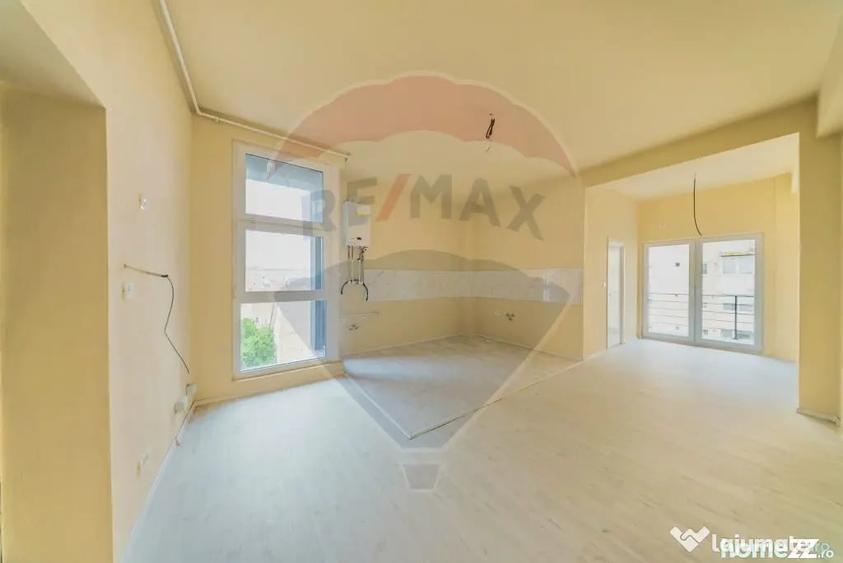 Apartament cu 2 camere semidecomandat în Intim