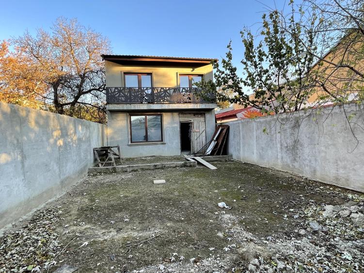 Casă cu 4 camere în Nicolae Bălcescu