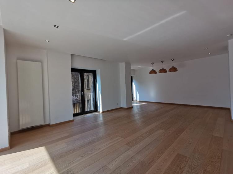 Apartament cu 4 camere, mobilat în Kiseleff