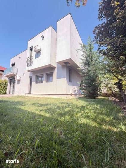 Casă cu 4 camere cu Teren 500 Mp în Central