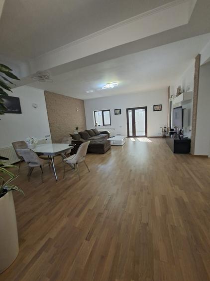 Mogosoaia casa eleganta,f bine compartimentata in ce mai buna zona linga frf - 1