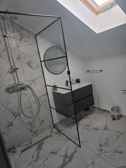 Casă individuală cu 5 camere cu Canalizare în Vest