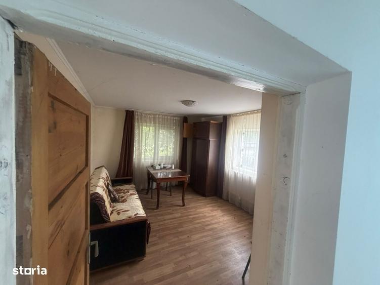 Casă cu 4 camere în Purcăreni