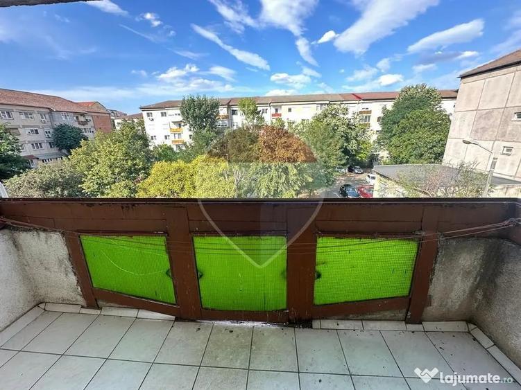 Apartament cu 3 camere decomandat în Rogerius
