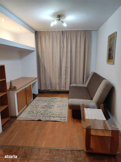 Apartament cu 4 camere decomandat în Lipovei