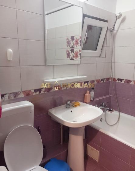 Apartament cu 3 camere semidecomandat, mobilat în Gorjului