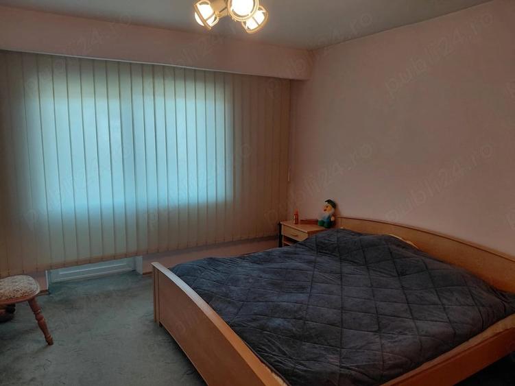 Apartament cu 3 camere semidecomandat în Valu lui Traian