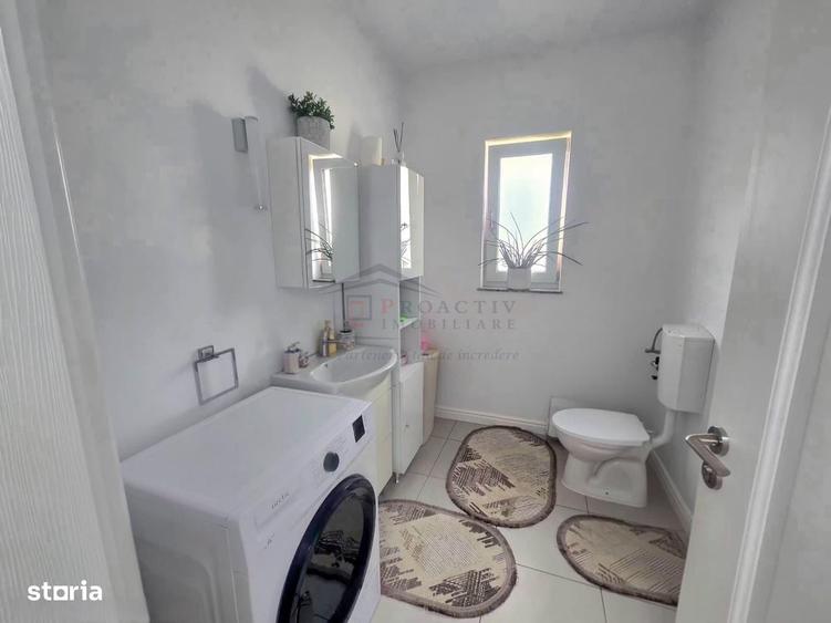 Casă cu 4 camere decomandat în Bulai