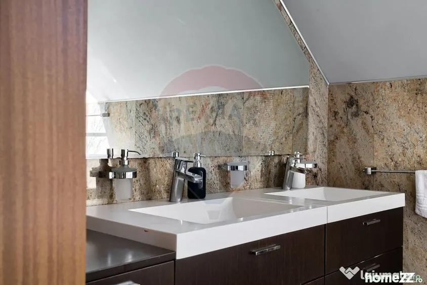 Casă cu 2 camere cu Teren 900 Mp în Est