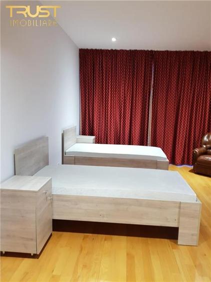 Casă cu 9 camere cu Teren 650 Mp în Tăuți