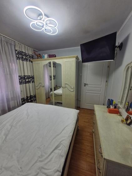 Apartament cu 3 camere decomandat, mobilat în Doamna Ghica