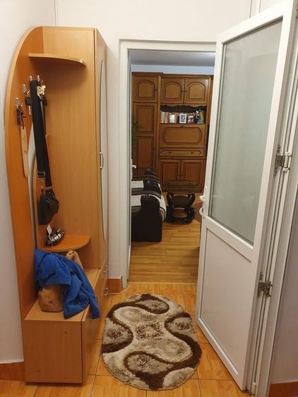 Apartament cu 3 camere decomandat în Tineretului