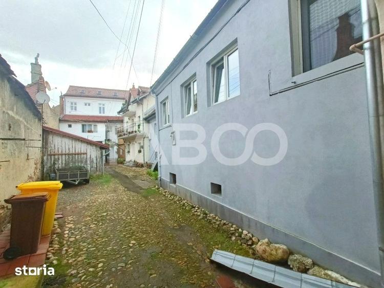 Apartament cu 3 camere semidecomandat în Orașul de Jos