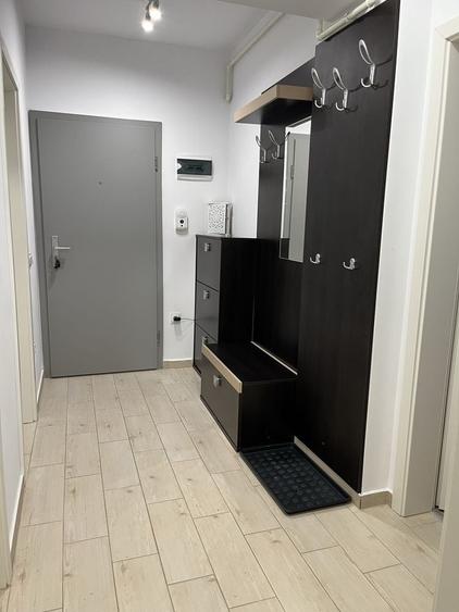 Apartament cu 2 camere decomandat în Tractorul