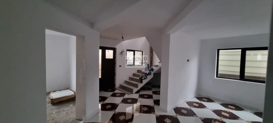 Casă individuală cu 5 camere cu Teren 504 Mp în Sud