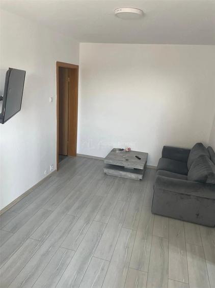 Apartament cu 2 camere semidecomandat în Aradul Nou