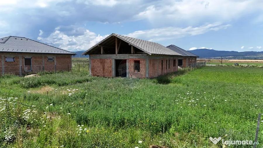 Casă cu 3 camere cu Teren 500 Mp în Cristian