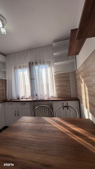Apartament cu 4 camere semidecomandat în Central