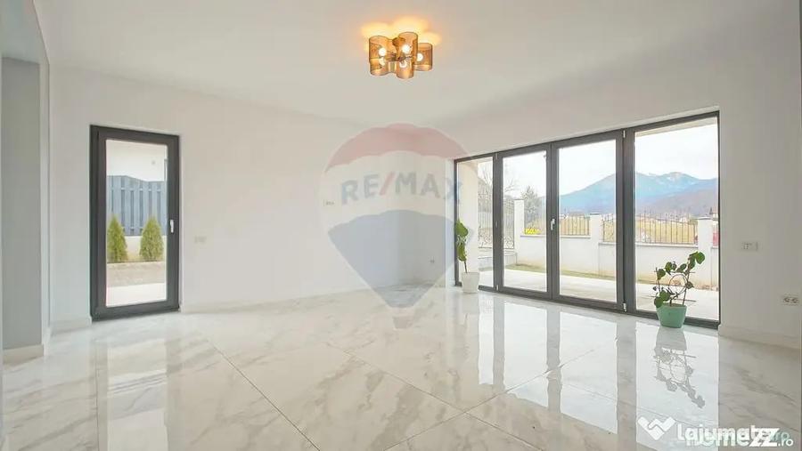 Casă cu 5 camere cu Teren 400 Mp în Bunloc