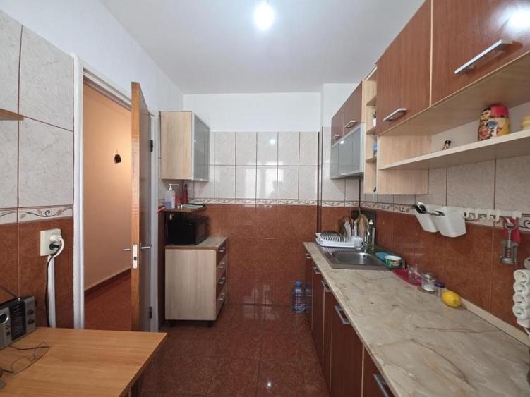 Apartament cu 3 camere în Drumul Taberei