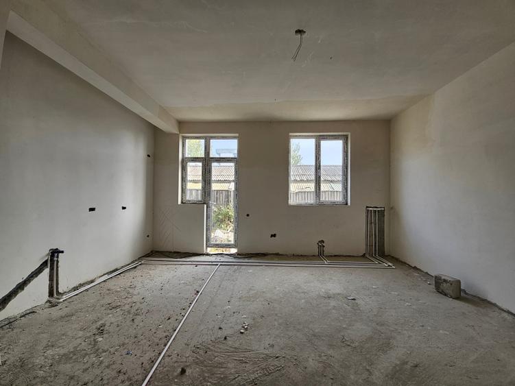 Apartament cu 2 camere semidecomandat în Km 5