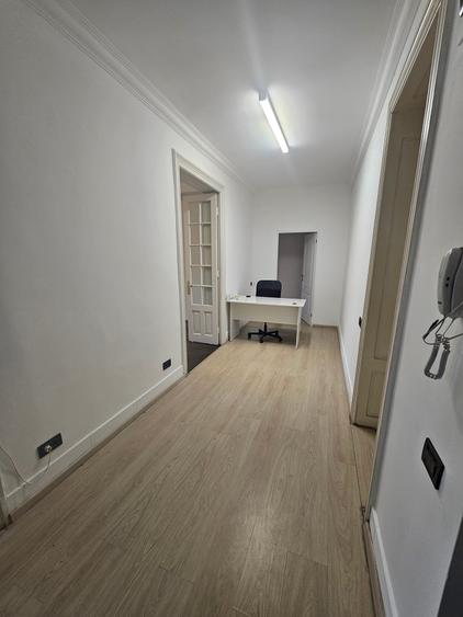 Apartament cu 4 camere decomandat în Calea Victoriei