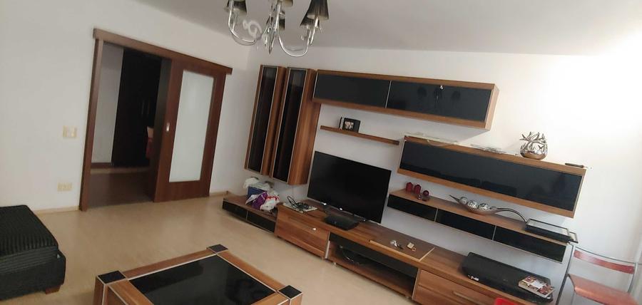 Apartament cu 3 camere decomandat în Calea Călărașilor