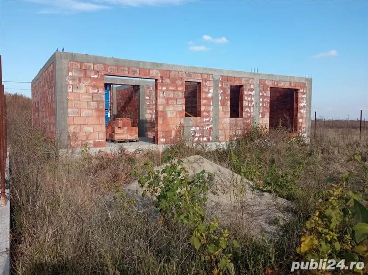 Casă cu 4 camere cu Teren 500 Mp în Câmpineanca