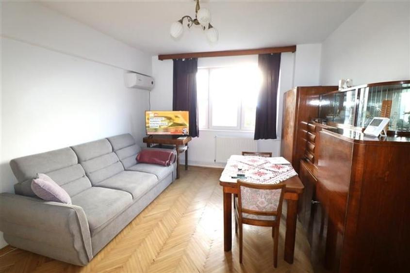 Apartament cu 3 camere semidecomandat în Gării