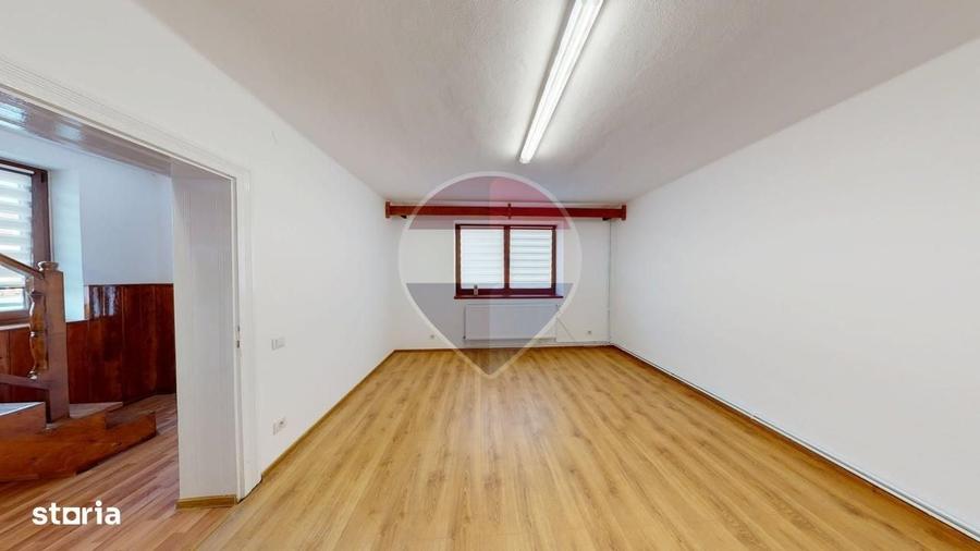 Casă cu 3 camere în Calea Dumbrăvii