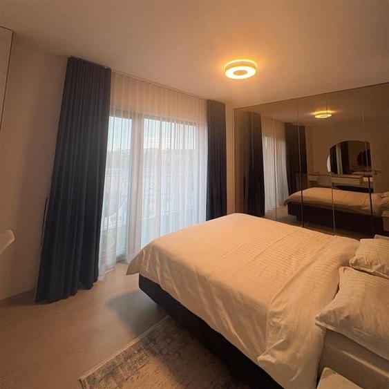 Apartament cu 3 camere semidecomandat, mobilat în Universității