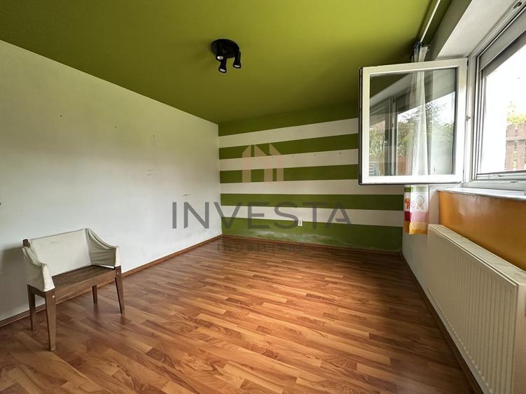 Casă individuală cu 7 camere cu Canalizare în Andrei Mureșanu
