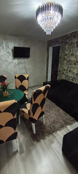Apartament cu 3 camere semidecomandat în Vest