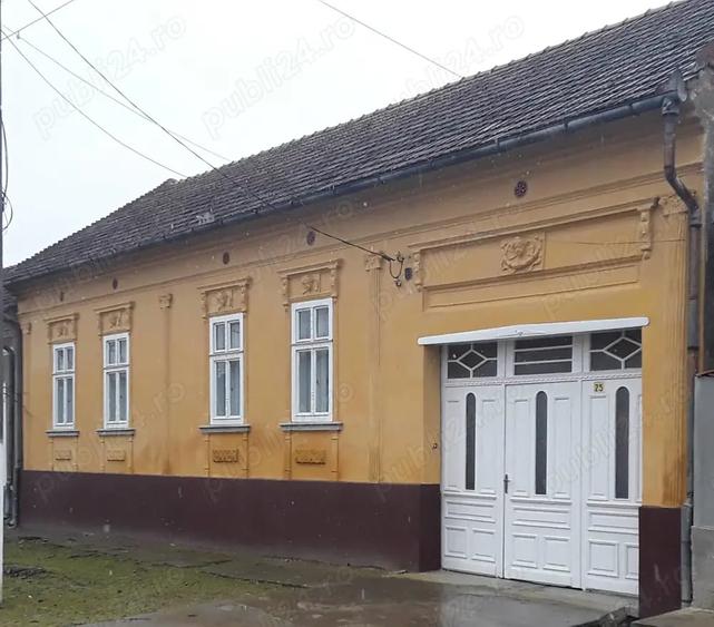 Casă cu 3 camere în Comorâște