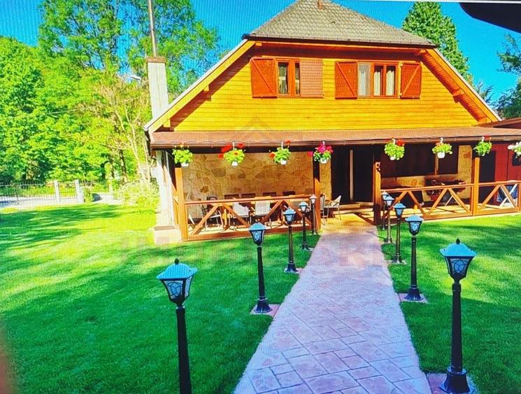 Casă individuală cu 10 camere cu Canalizare în Marga