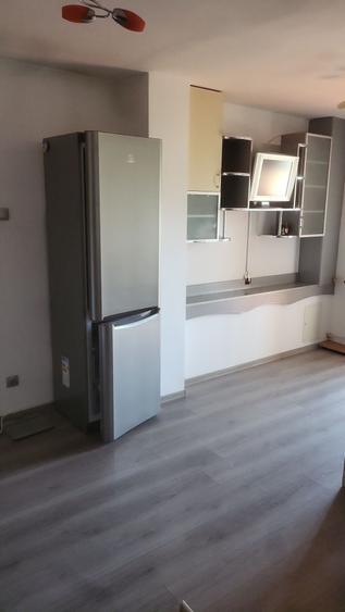 Vand apartament cu 3 camere vis a vis de Liceul Pedagogic - 6