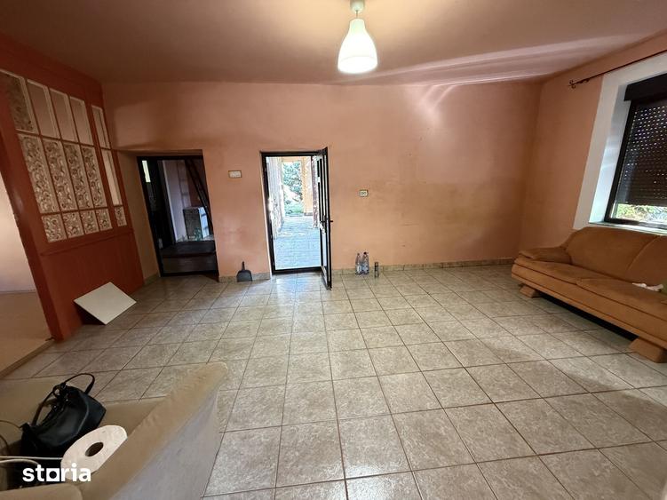 Casă cu 3 camere cu Canalizare în Petrești