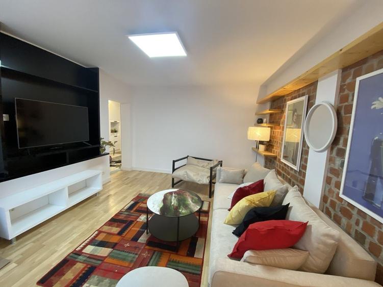 Apartament cu 3 camere decomandat, mobilat în Medicină