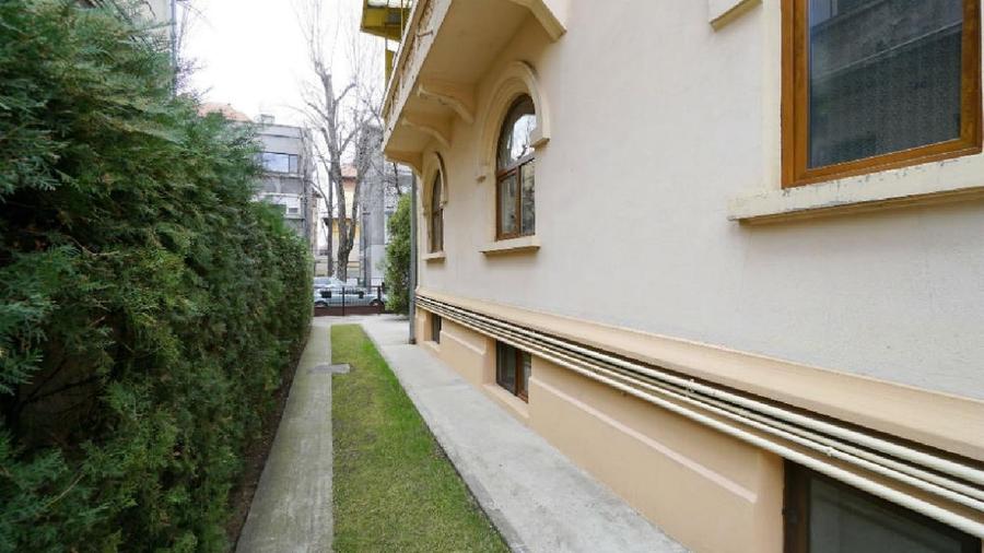 Apartament cu 4 camere decomandat în Dorobanți