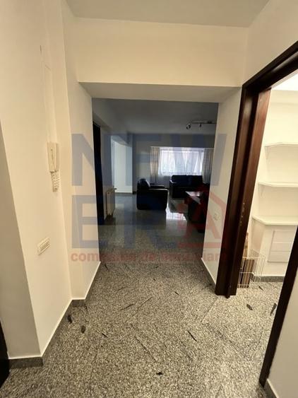 Apartament cu 5 camere decomandat, mobilat în Aviatorilor